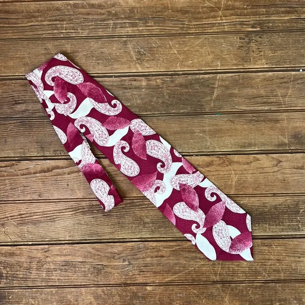 Mens vintage Eli Udolf silk neck tie paisley red